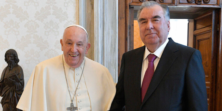 Tacikistan Cumhurbaşkanı, Papa Francis ile görüştü