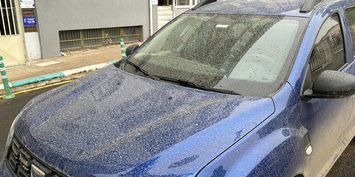 Tekirdağ ve Edirne'de toz taşınımı; araçlar çamurla kaplandı