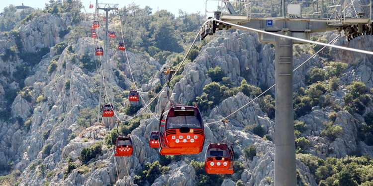 Teleferik kazasında yaralananlardan 2 kişi taburcu oldu