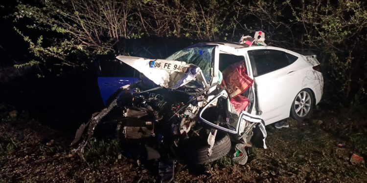 Tokat'ta otomobil ile hafif ticari araç çarpıştı; 1 ölü, 5 yaralı