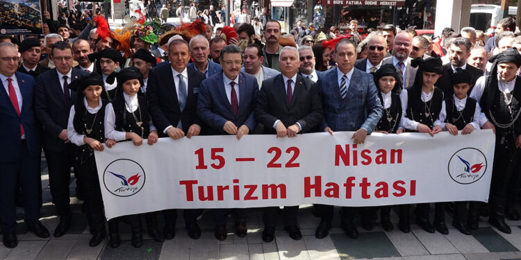 Trabzon 48'inci Turizm Haftası, kortej yürüyüşü ile başladı