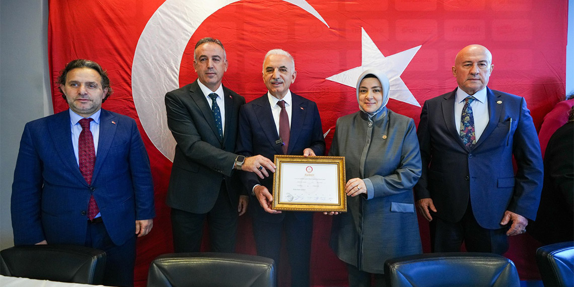 Yeniden Ümraniye Belediye Başkanı seçilen İsmet Yıldırım, mazbatasını aldı. Yıldırım, “Ümraniye'de yeni hizmetler yaparak, gönül belediyeciliğine devam ederek, hizmet siyasetiyle bir sonraki seçime Türk halkının gönlünden düşmeden, halkımıza hizmet etmeye devam edeceğiz. Bundan sonra daha çok çalışacağız, durmak yok yola devam” dedi.