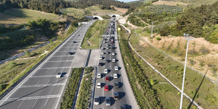 Uraloğlu: Bayramda otoyolları 11,2 milyon araç kullandı