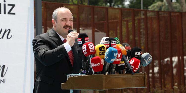 Türkiye Cumhuriyeti bayrağına saygı duymayanın itibarı olmaz