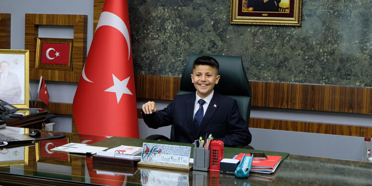 Vali koltuğuna oturan Muhammed: Dayanıksız binalara vermeyeceğiz