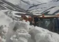Van-bahçesaray kara yolu, kardan temizleniyor