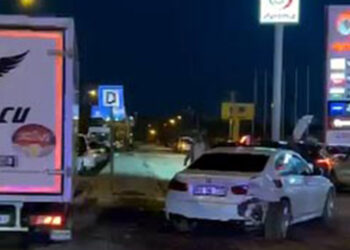 Van-Erciş kara yolunda zincirleme kaza; 10 yaralı
