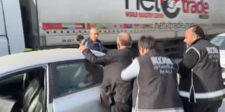 Vergi dairesinde rüşvete suçüstü