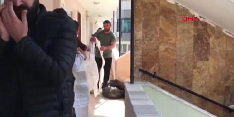 Yazlık sitedeki dairede 2 çürümüş ceset bulundu