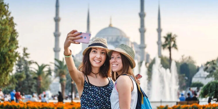 Yerli turist 229,7 milyar lira seyahat harcaması yaptı
