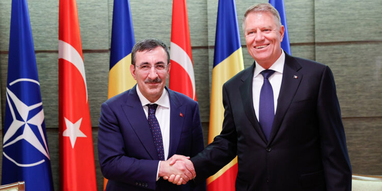 Yılmaz, Romanya Cumhurbaşkanı Iohannis ile görüştü