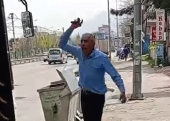 Yolcular ile tartışan otobüs şoförü aracı terk etti