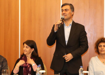 YSK Van halkının mazbatasını Van halkına teslim etti