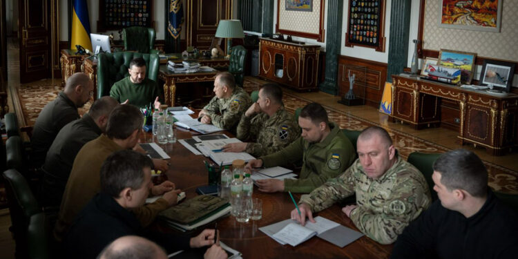 Zelenski, İHA üretim planlarını askeri yetkililerle görüştü