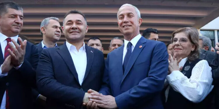 Alanya Belediyesi'nde devir teslim töreni