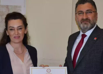 Serik Belediye Başkanı seçilen Kadir Kumbul mazbatasını aldı