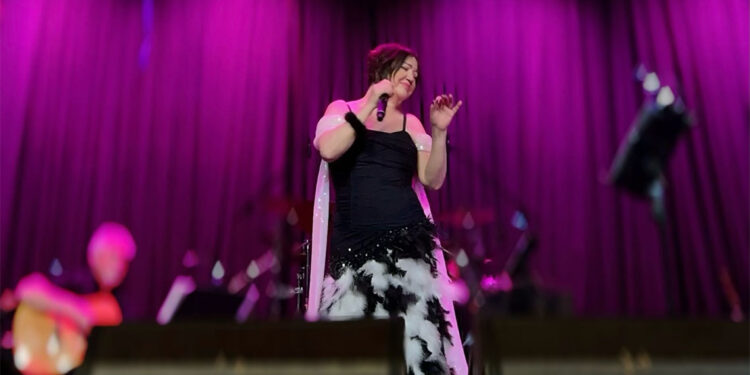 Nazan Öncel Türkiye turnesinin startını verdi