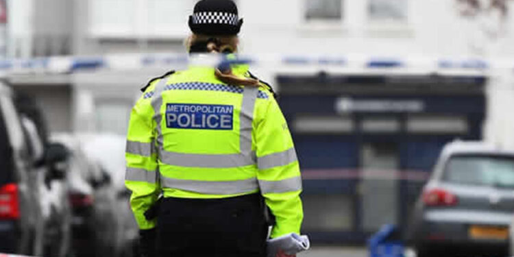 İngiltere'de kılıçlı saldırgan paniği