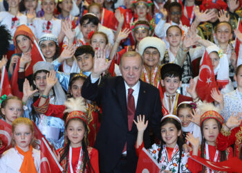 Erdoğan, türk dünyası çocuklarıyla buluştu