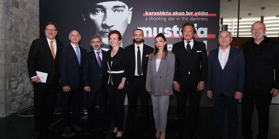 ‘Karanlıkta Akan Bir Yıldız: Mustafa Kemal Atatürk’ sergisi açıldı