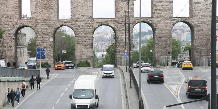 1 Mayıs nedeniyle kapalı olan bazı yollar trafiğe açıldı