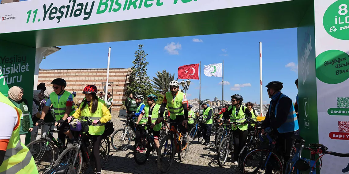 Yeşilay'ın 2011 yılından bu yana organize ettiği 11. Yeşilay bisiklet turu, "sağlıklı yaşamın keyfini birlikte sürelim" sloganıyla türkiye'nin tüm şehirlerinde eş zamanlı gerçekleşti.