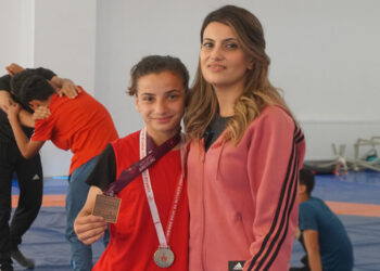13 yaşındaki Şirin Aşkara, güreşte Avrupa 3’üncüsü oldu