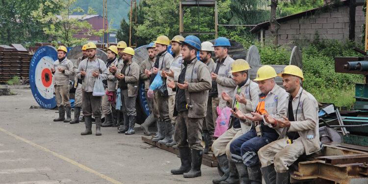 14 yıl önce grizu patlamasında ölen 30 madenci anıldı
