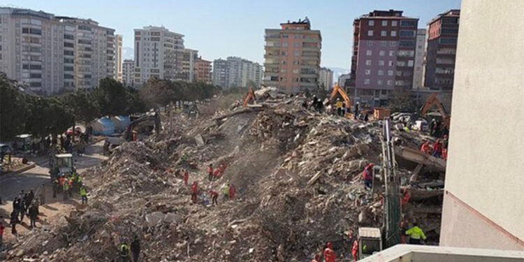 150 kişinin hayatını kaybettiği Palmiye Sitesi'nin zemin etüdü göz kararı yapılmış