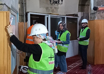 170 yıllık binanın EKG'sini çekiyorlar