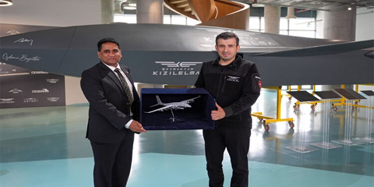 Bangladeşli askeri heyetten BAYKAR'a ziyaret