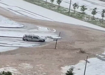 Başkentte dolu ve sağanak yağış