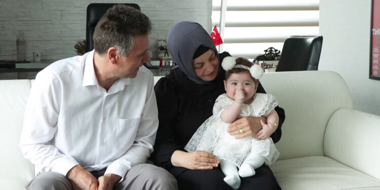 26 yıl sonra anne olan Emine Arslan, ilk anneler gününü kutlayacak