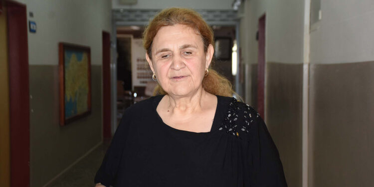 29 yıldır kendisi gibi görme engellilere rehberlik yapıyor