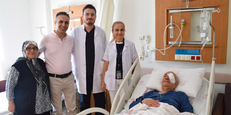 30 senedir görme kaybı olan hastaya kornea nakli