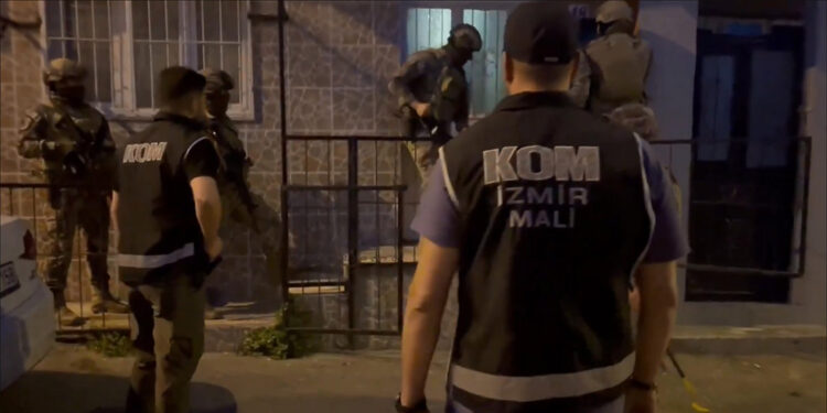 49 ilde 'Mahzen-40' operasyonu: 127 gözaltı