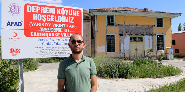 Yarıköy'deki yıkıntılar, depremin yaşattığı acıları anımsatıyor
