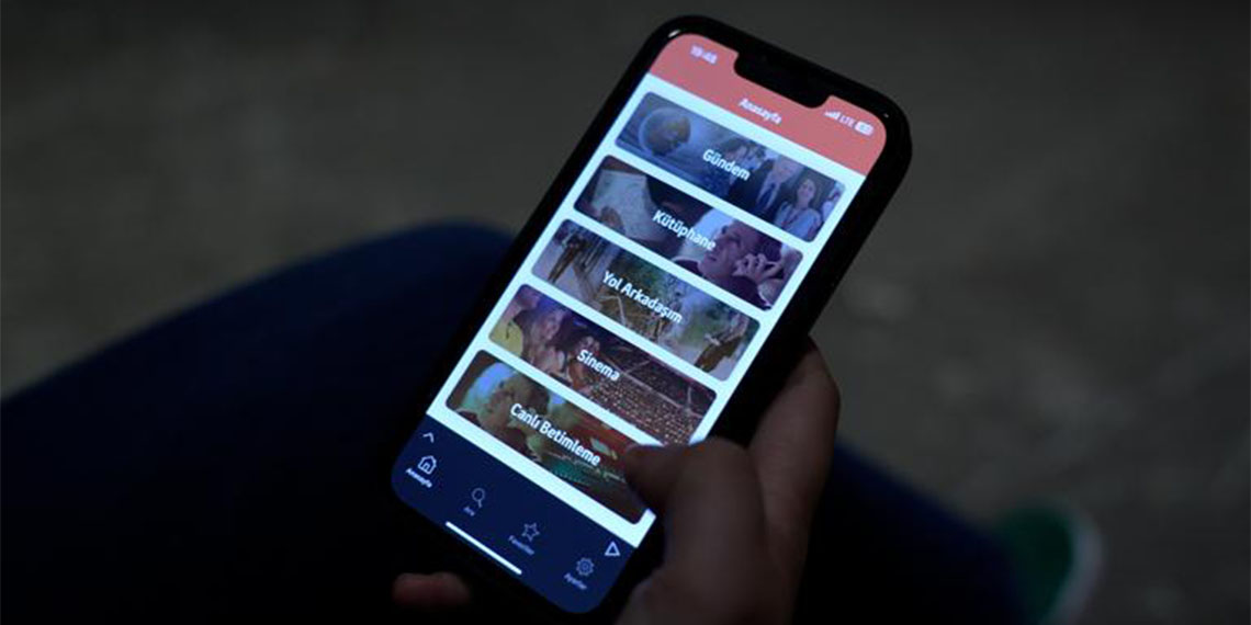 Turkcell Hayal Ortağım uygulaması ‘1923 Müzikali’ni herkes için erişilebilir hale getiriyor. Zorlu PSM Turkcell Sahnesi’nde sezon boyunca sahnelenen 1923 Müzikali Engelliler Haftası kapsamında 19 Mayıs Pazar günü saat 15:30’daki gösteriminde sesli betimlemeyle sahnelenecek.