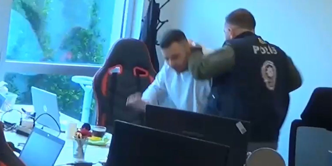 38 ayrı adrese eş zamanlı operasyon düzenlenmişti; Çağrı merkezi dolandırıcılarının iş yerlerinde gözaltına alındığı anlar kamerada.