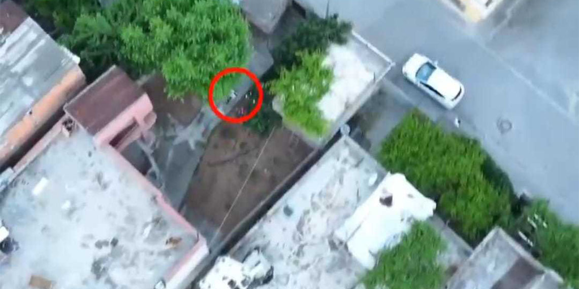 Batman’da düzenlenen uyuşturucu operasyonunda 1 şüpheli, baskını fark edip uyuşturucu maddeyi tuvalete dökerken yakalandı. Operasyonda 23 şüpheli gözaltına alındı.