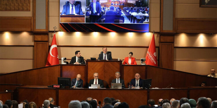 İstanbul'da suya yüzde 36 ile 53 oranında zam yapıldı