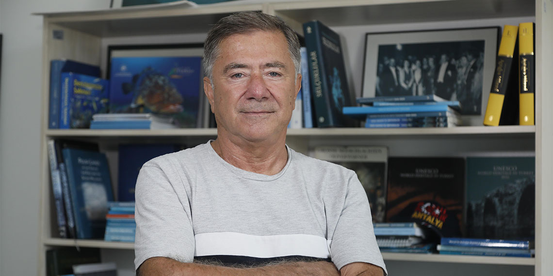 Mersin’in Silifke ilçesi açıklarındaki Dana Adası’nda 2015 yılında Tunç Çağı döneminde Kilikyalılara ait dünyanın en büyük ve en eski tersanesini keşfeden Doç. Dr. Hakan Öniz, bugüne kadar 294 çekek yeri tespit ettikleri tersanede yeni bulgulara ulaştıklarını açıkladı.