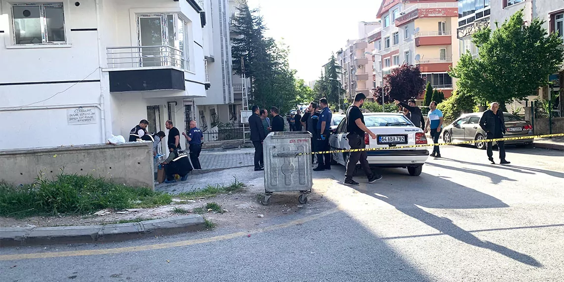 Ankara'da emekli polis mehmet yılmaz, borç- alacak nedeniyle tartıştığı müteahhit kerem kaya'yı sokak ortasında tabancayla vurarak öldürdü, erkan yıldız'ı yaraladı.  