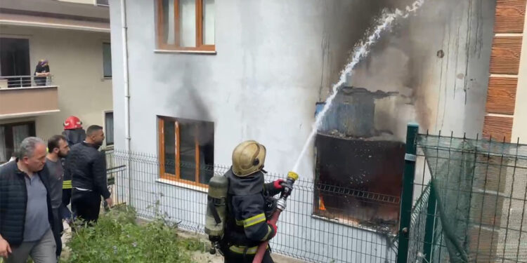 Evdeki yangında 7 yaşındaki Hazal öldü