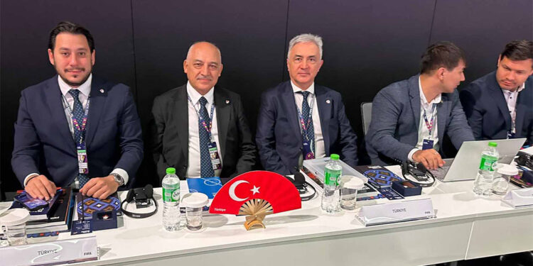 Büyükekşi, FIFA Başkanı Gianni Infantino ile bir araya geldi