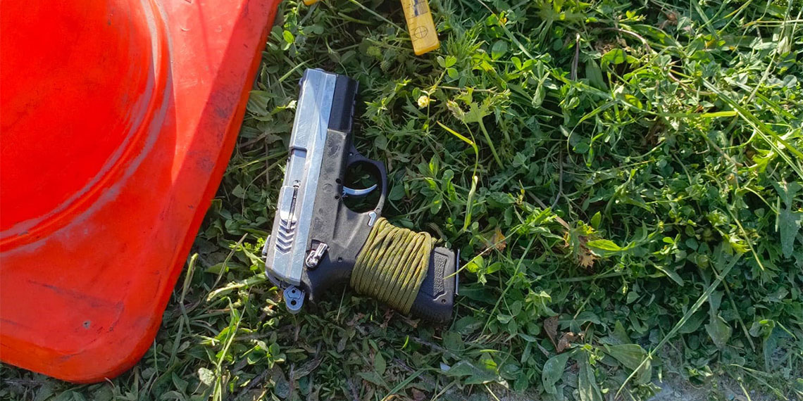 Arnavutköy'de polis ile kontrol etmek istediği şüpheliler arasında çıkan çatışmada Hakan Ç. ve Erhan Koçak yaralanarak hastaneye kaldırıldı.