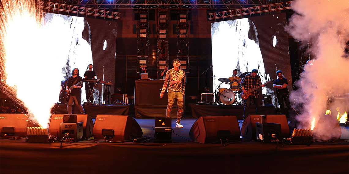 Bursa'da, Nilüfer Belediyesi tarafından düzenlenen 19 Mayıs Atatürk’ü Anma, Gençlik ve Spor Bayramı etkinlikleri kapsamında Ceza konseri.