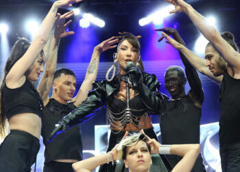 Hande Yener hayranlarına unutulmaz bir gece yaşattı