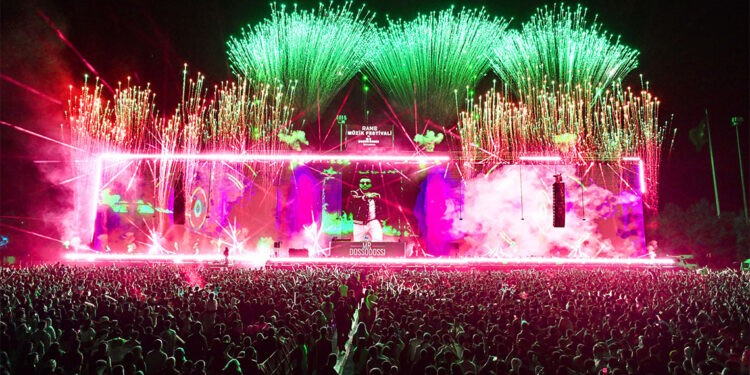 ‘Rams Müzik Festivali By Mr Dosso Dossi’ binlerce müzikseveri ağırlandı