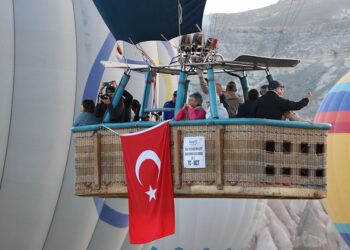 Kapadokya'da balonlar 19 Mayıs için havalandı